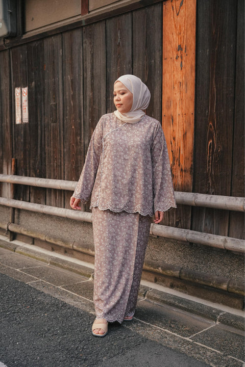 HANA KURUNG IN AUTUMN FLORAL