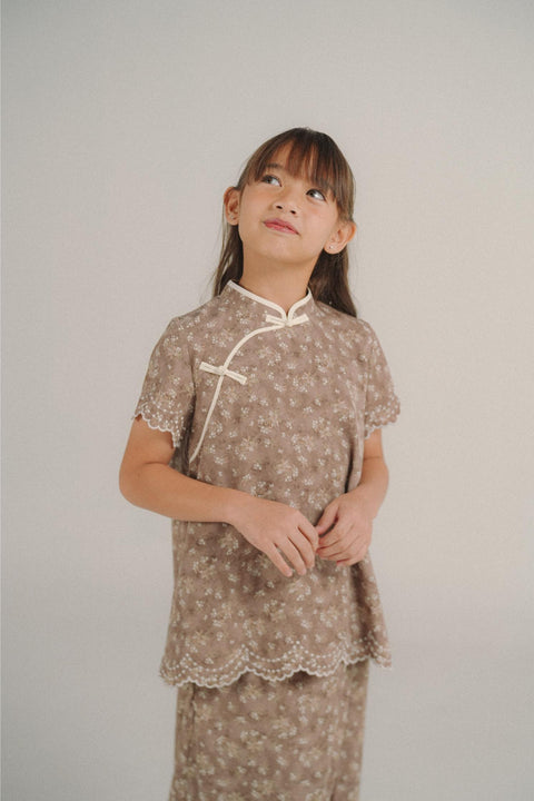 MEI KURUNG IN AUTUMN FLORAL