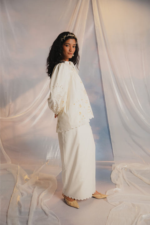 VENUS KURUNG IN IVORY