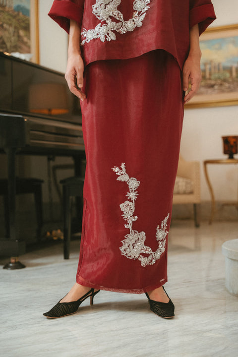 CAMELIA ORGANZA SKIRT IN GARNET