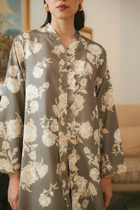 AZIZAH KEBARUNG IN DOVE