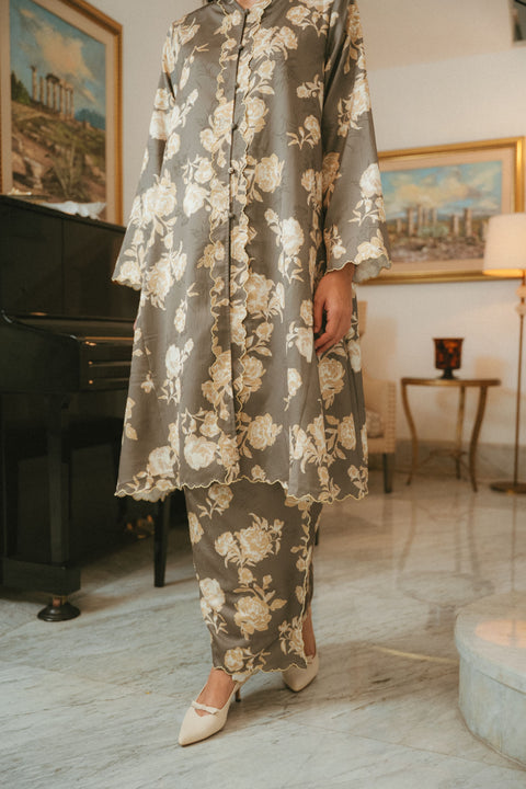 AZIZAH KEBARUNG IN DOVE