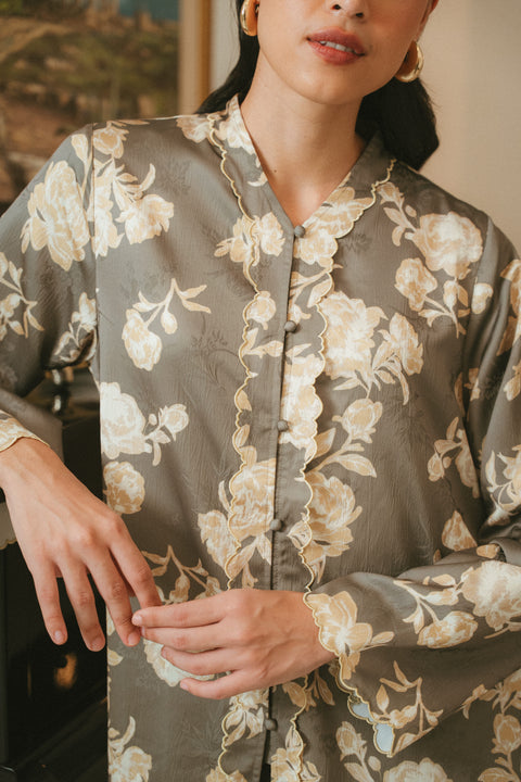 AZIZAH KEBARUNG IN DOVE