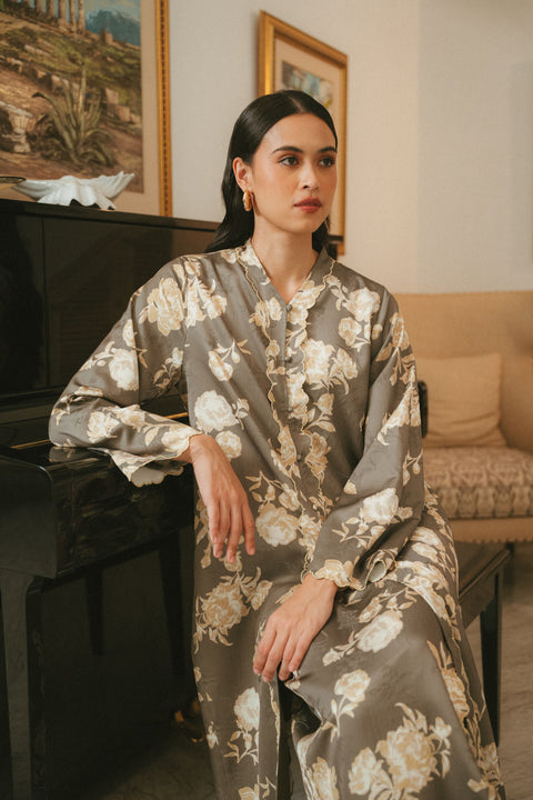 AZIZAH KEBARUNG IN DOVE