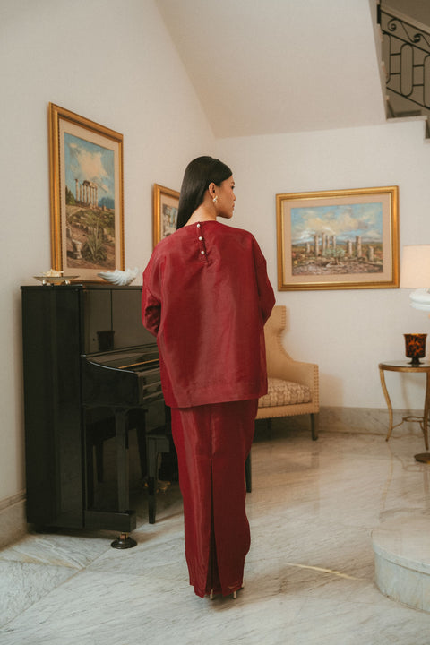 CAMELIA ORGANZA SKIRT IN GARNET