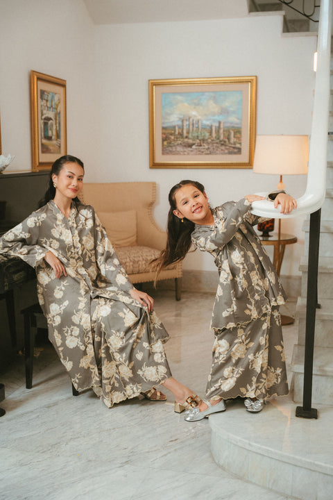 AZIZAH KEBARUNG IN DOVE