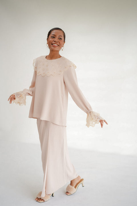 INES KURUNG IN BLUSH
