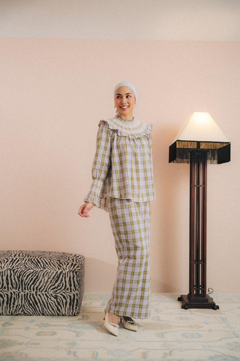 CARO KURUNG IN VIOLETTA