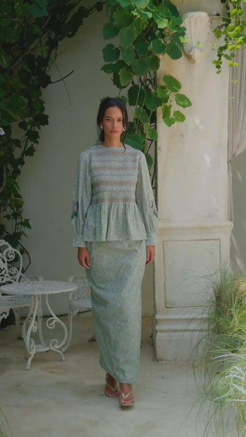 PERSEPHONE KURUNG IN SAGE