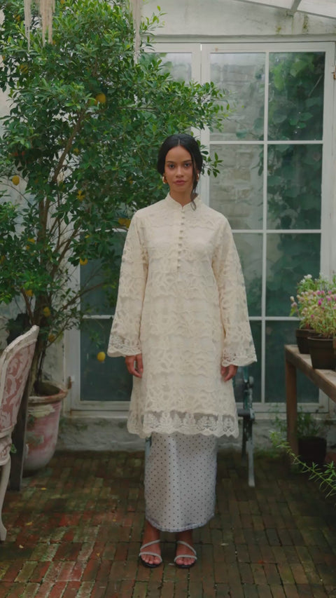 REINA KURUNG IN DOLCE TEMPO
