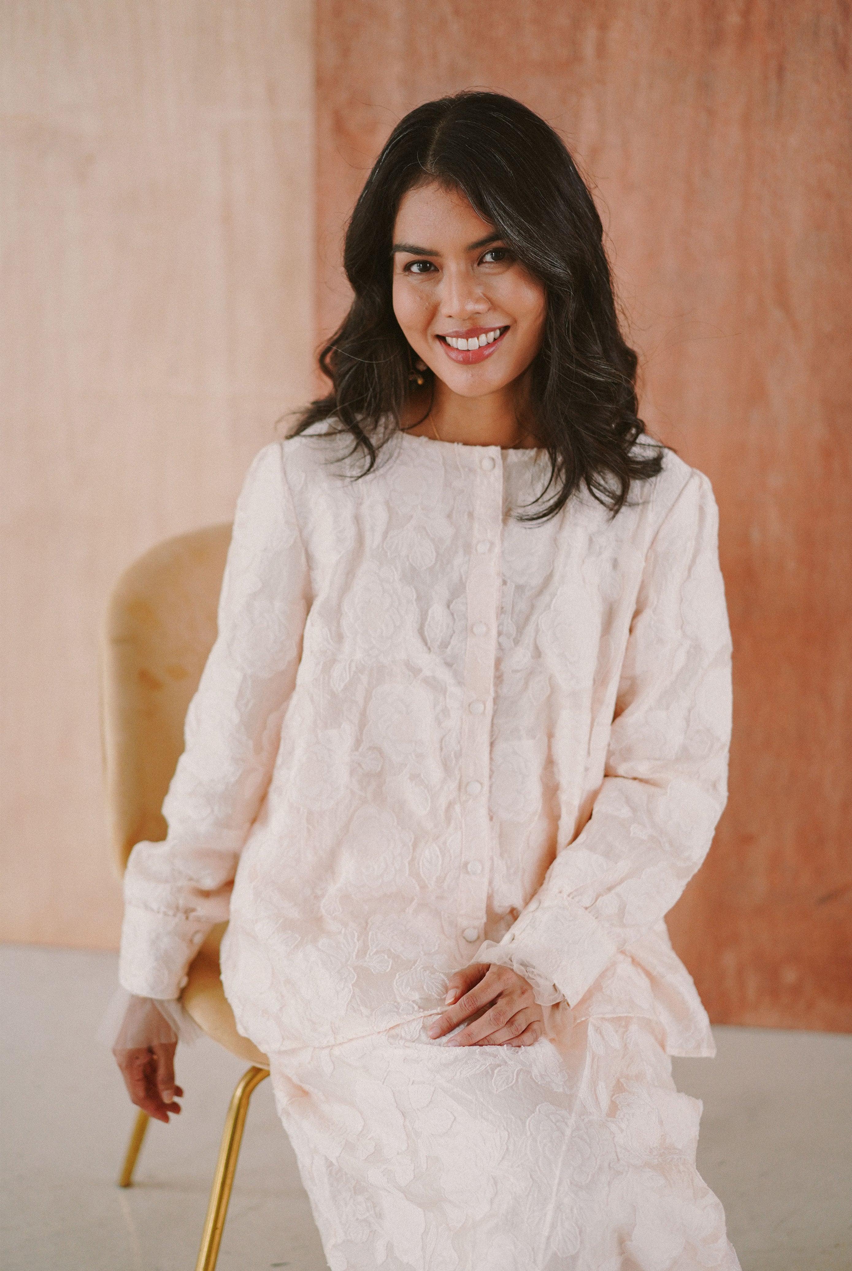 woman in high quality white baju kurung