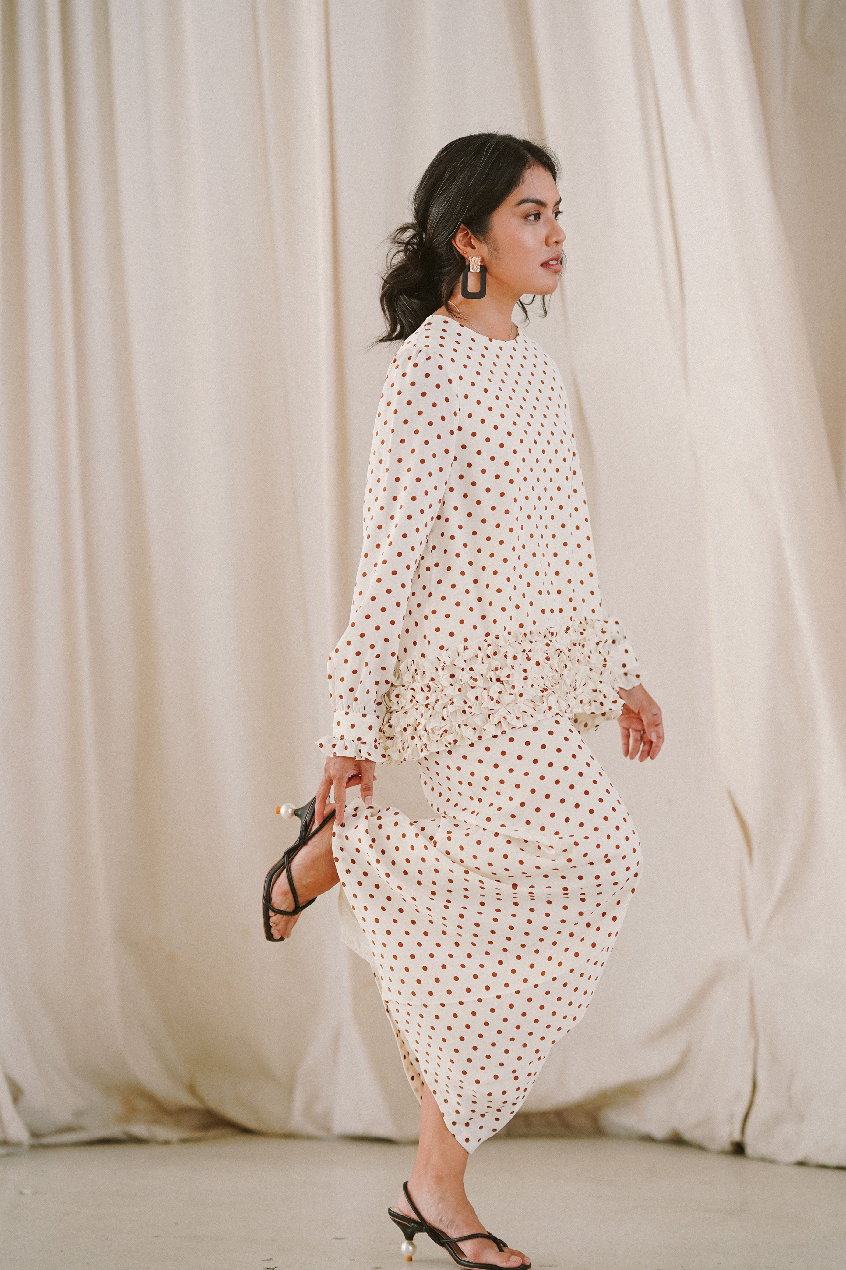 female model in polka dotted baju kurung