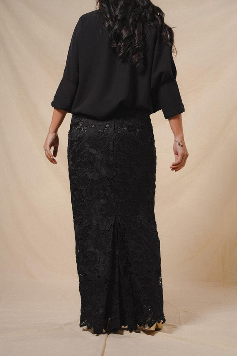 GAIA LACE SKIRT IN NOIR
