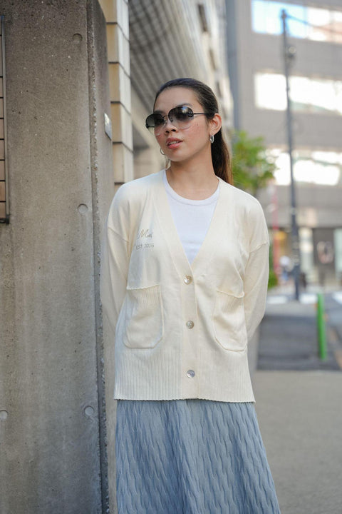 CLASSIC CARDI IN ECRU