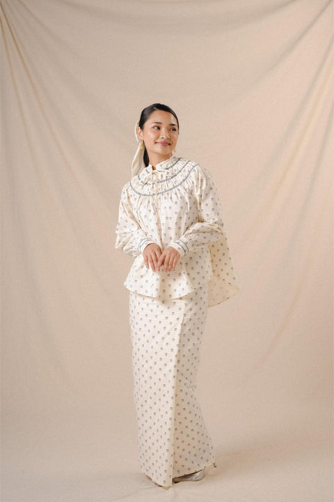 YASMINE KURUNG IN CORNFLOWER