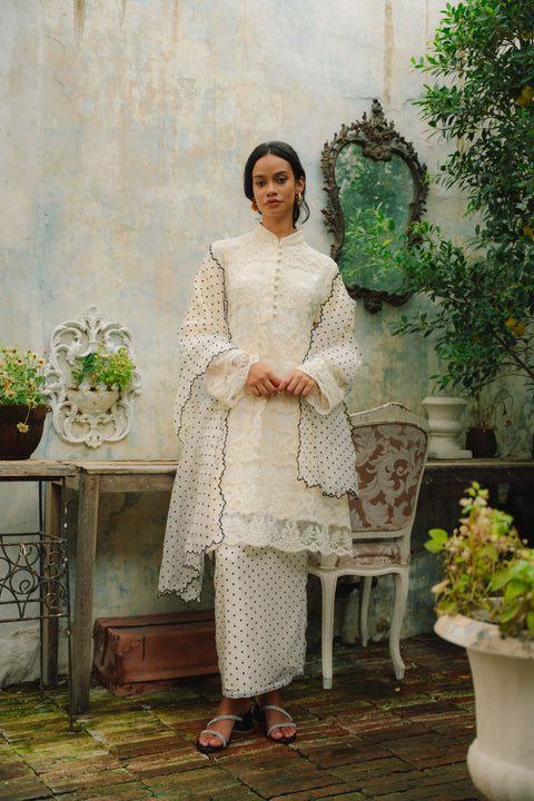 REINA KURUNG IN DOLCE TEMPO