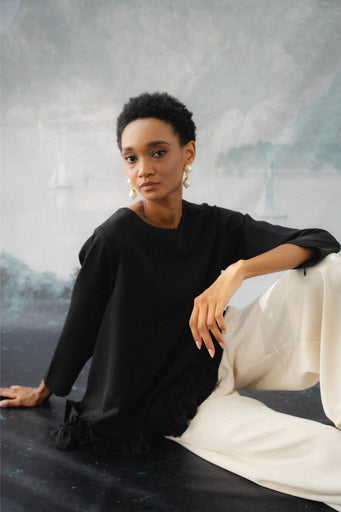 BRERA RUFFLE TOP IN NOIR