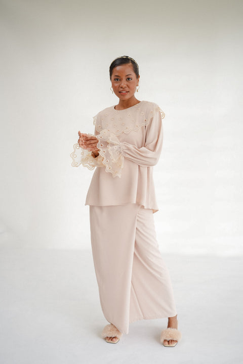 INES KURUNG IN BLUSH