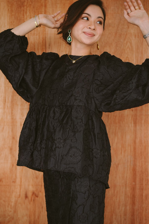 JULIET KURUNG IN NOIR