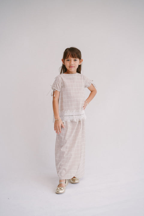 MARIE KURUNG IN TAN