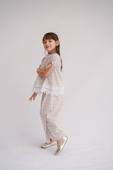 MARIE KURUNG IN TAN