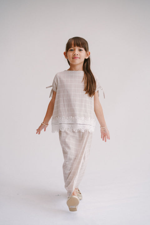 MARIE KURUNG IN TAN