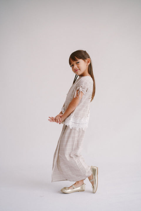 MARIE KURUNG IN TAN