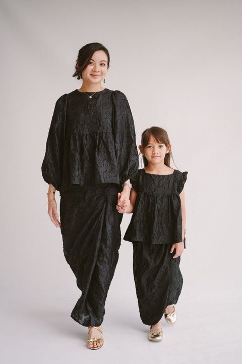 JULIET KURUNG IN NOIR