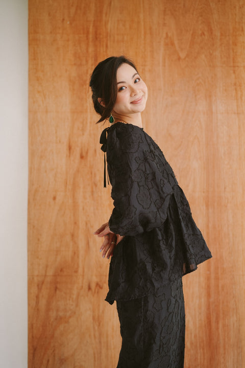 JULIET KURUNG IN NOIR