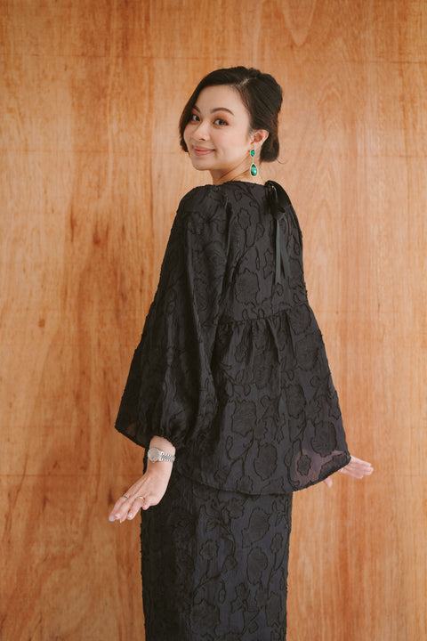 JULIET KURUNG IN NOIR