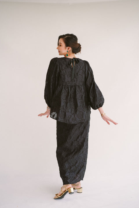 JULIET KURUNG IN NOIR