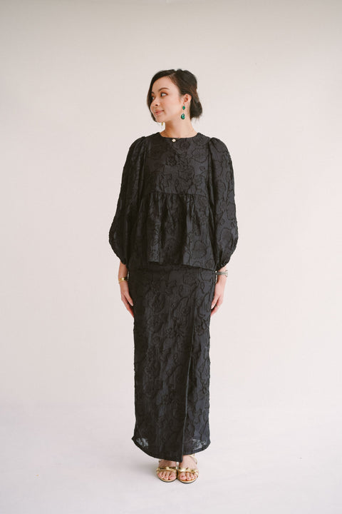 JULIET KURUNG IN NOIR