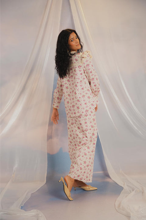 NAJAT KURUNG IN BURGUNDY FLORAL