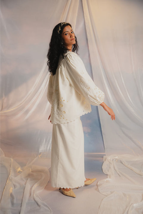 VENUS KURUNG IN IVORY