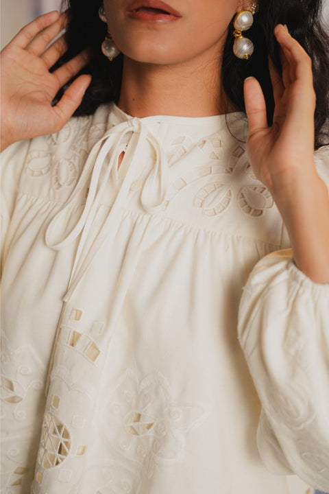 VENUS KURUNG IN IVORY