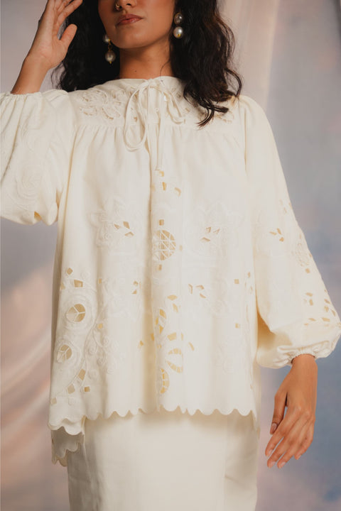 VENUS KURUNG IN IVORY