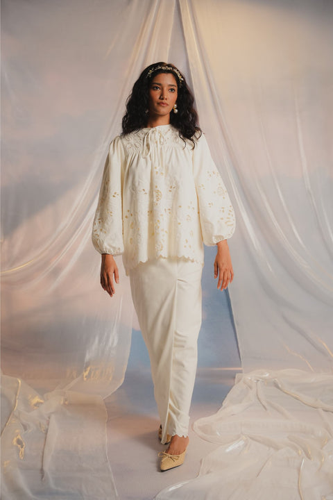 VENUS KURUNG IN IVORY