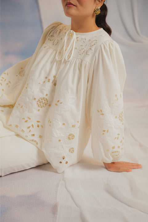 VENUS KURUNG IN IVORY