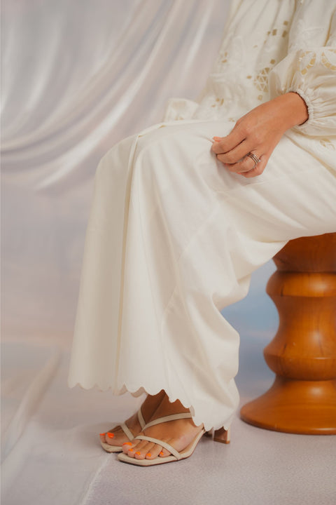 VENUS KURUNG IN IVORY
