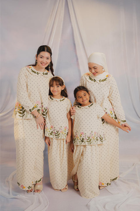 PENELOPE KURUNG IN BLOOM
