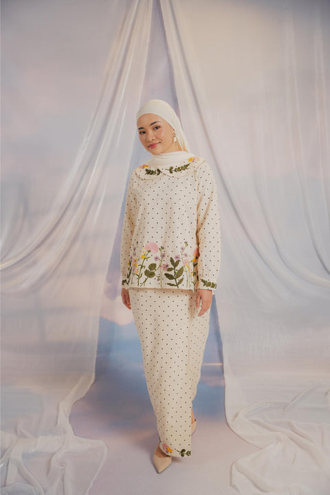 PENELOPE KURUNG IN BLOOM