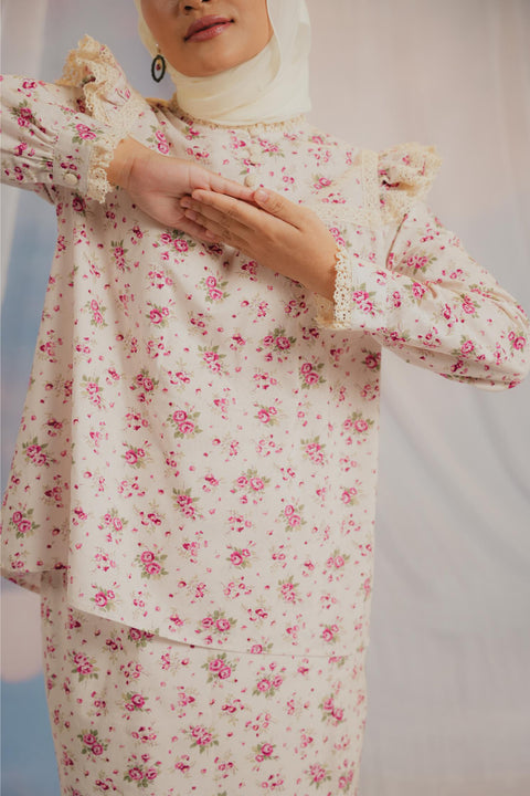 NAJAT KURUNG IN BURGUNDY FLORAL