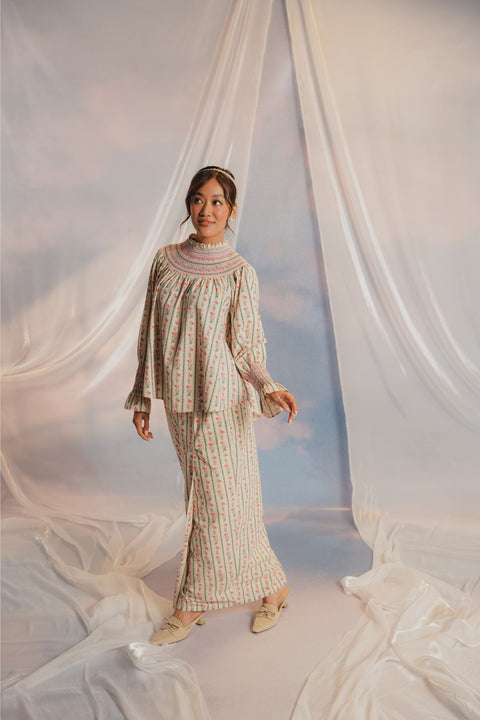 KATE KURUNG IN ROCOCO
