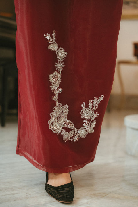 CAMELIA ORGANZA SKIRT IN GARNET