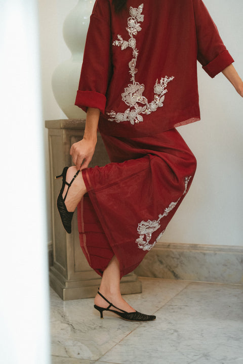 CAMELIA ORGANZA TOP IN GARNET