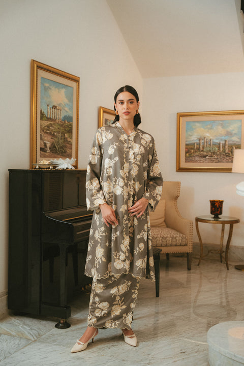 AZIZAH KEBARUNG IN DOVE