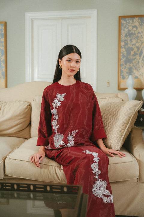 CAMELIA ORGANZA SKIRT IN GARNET