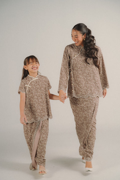 MEI KURUNG IN AUTUMN FLORAL