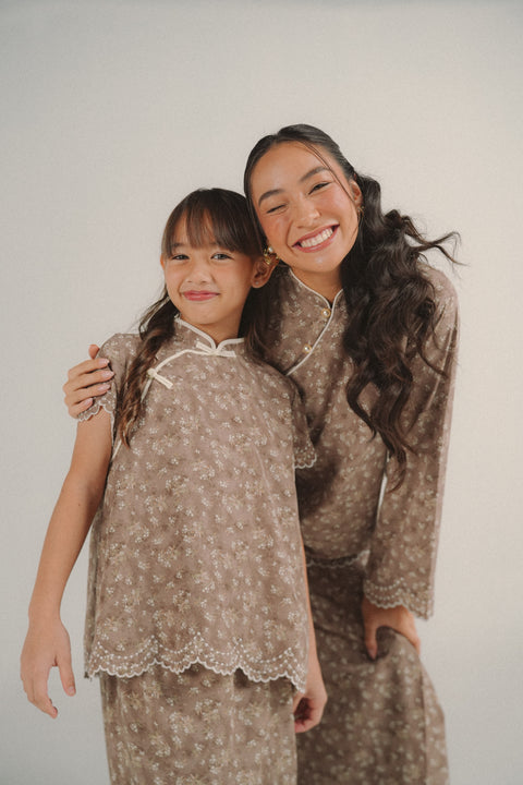 MEI KURUNG IN AUTUMN FLORAL