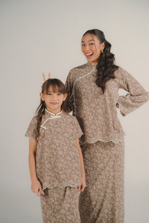 MEI KURUNG IN AUTUMN FLORAL